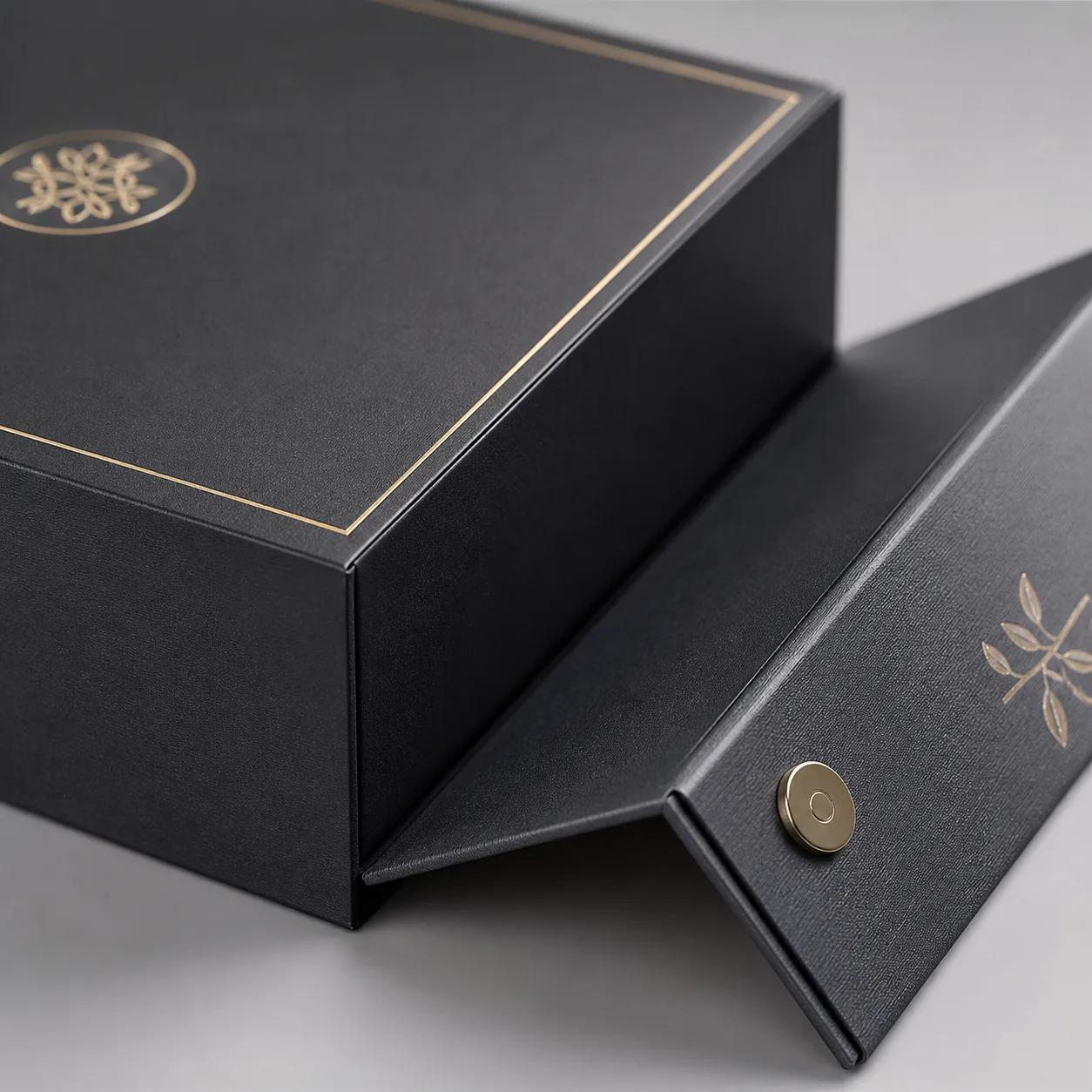 luxury rigid box with magnetic closure and V-slot corners